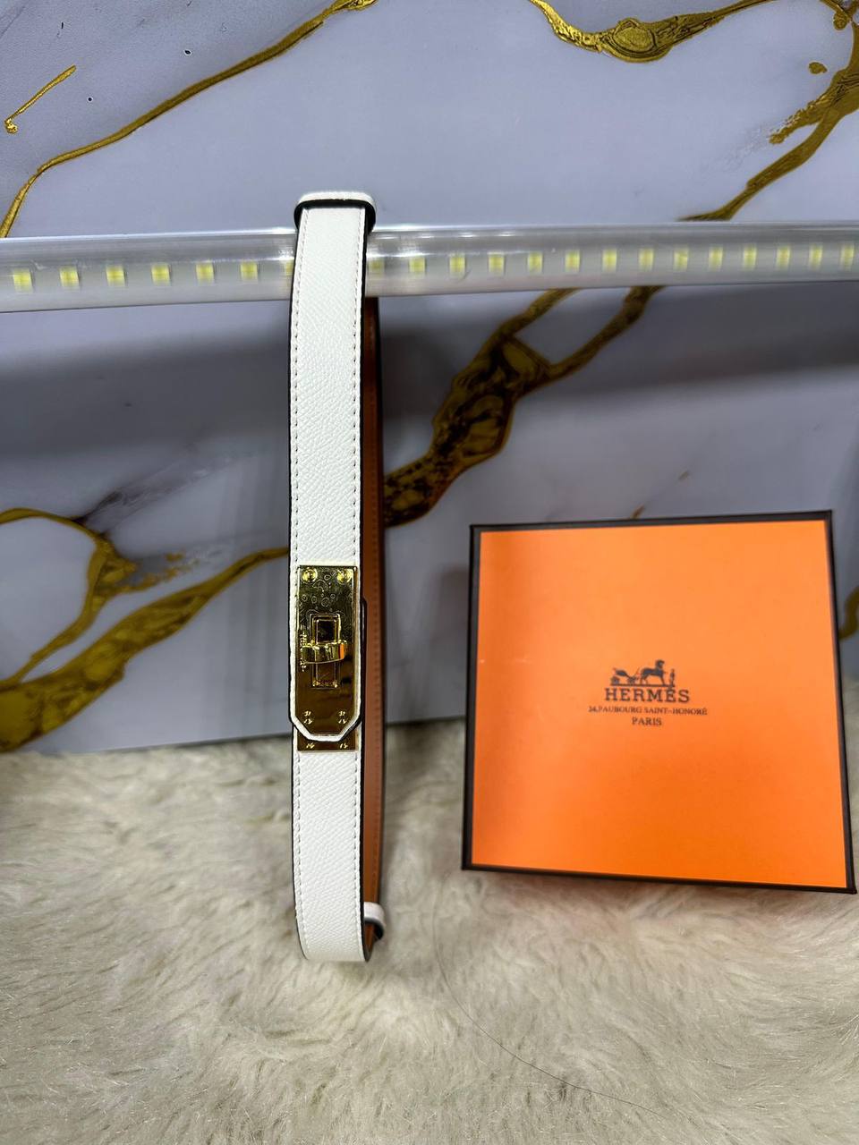 Hermes belt
With box 
🎁🎁🎁

40 dhs🪙💚

Zain136
♥️♥️♥️