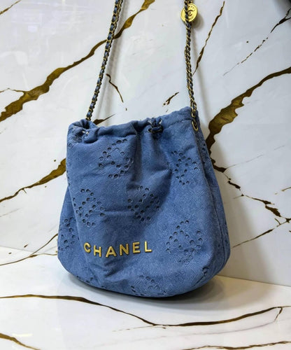 Chanel
90 dhs✅
with box
🎁🎁🎁

Size：30/30/8

Zain07
♥️♥️♥️