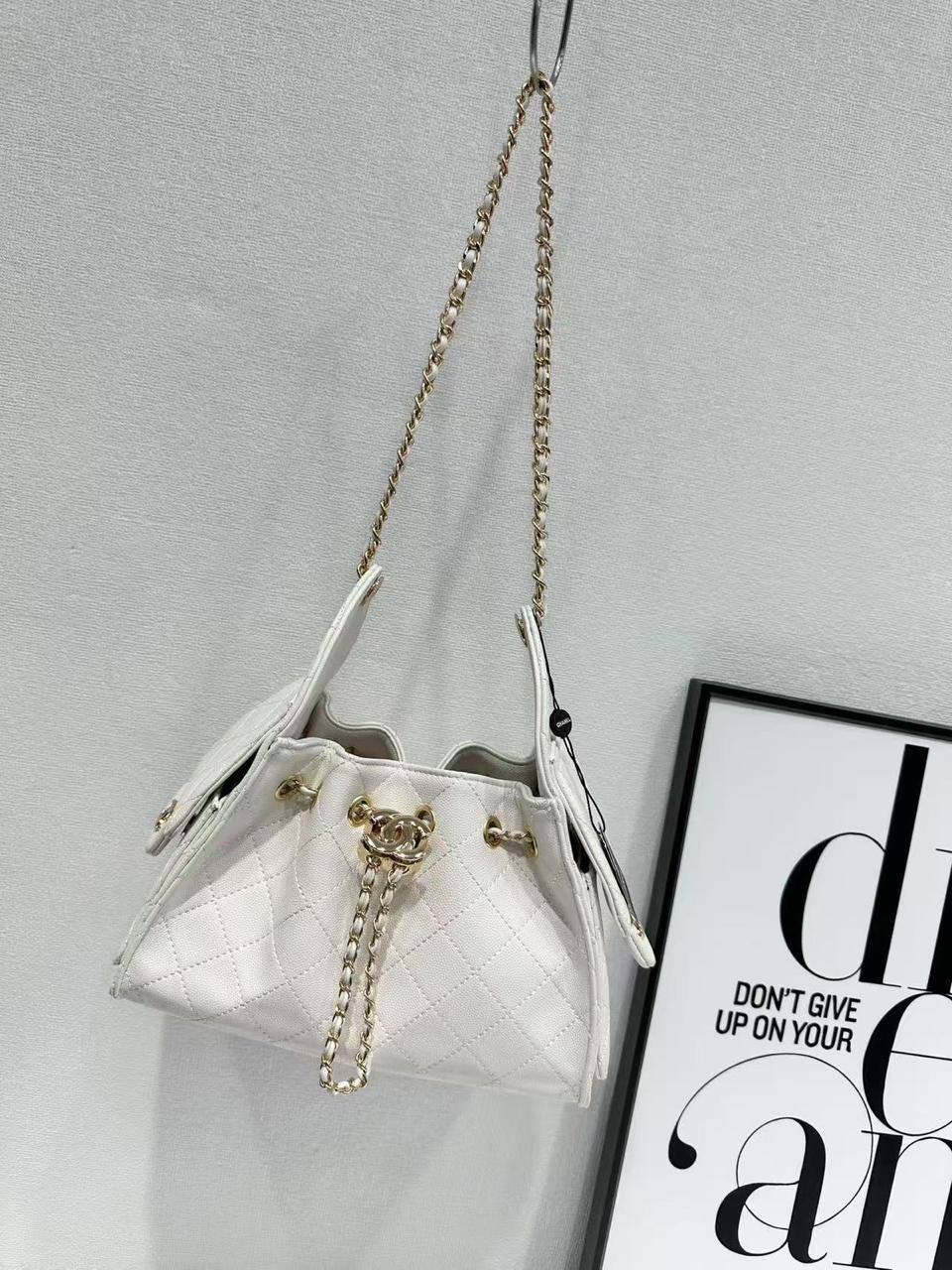 Chanel
105 dhs✅

Zain143
♥️♥️♥️