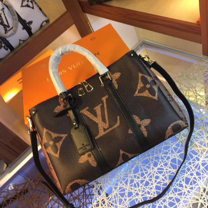 LV
Good Quality 
105 dhs❣️

Zain250
♥️♥️♥️
