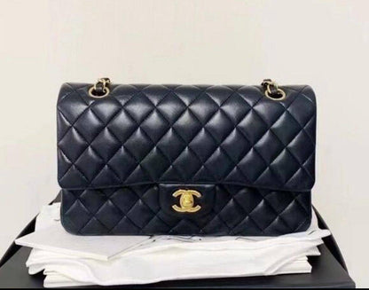 Chanel
100 dhs👑
size：25cm

Zain35
♥️♥️♥️