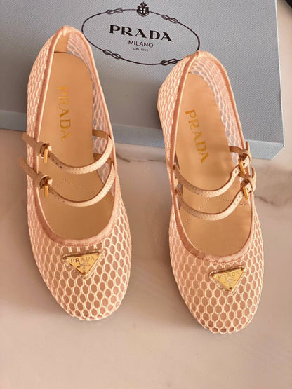 Prada shoes 
AAA master quality 
Size 37………40
350 dhs🪙🖤

Zain180
♥️♥️♥️