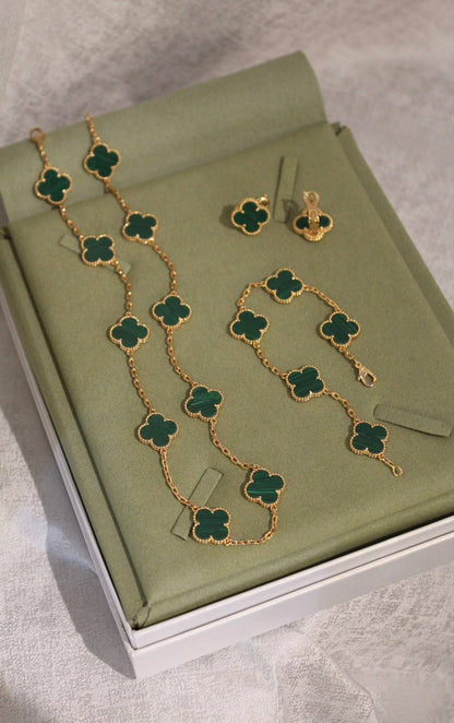 VanCleef & Arpels 💚 -PriceUpdate-
Magic Alhambra Full Set
⁠Necklace 10 Motifs 105Ð
⁠Bracelet 5 Motifs  75Ð
⁠Earings 1 Motif  55Ð
18K gold plated
 Master Quality 
Full Set
 335 dhs🇦🇪with Normal Box
 400 dhs🇦🇪 with Orignal Box
Zain209
♥️♥️♥️