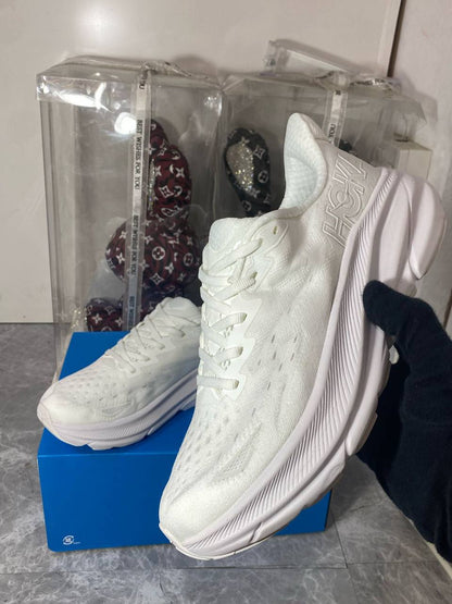 Hoka Clifton 9 ‘White’🤍
36-45 AVAILABLE 
210 dhs🇦🇪

Zain242
♥️♥️♥️