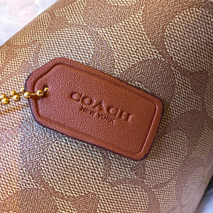 COACH  
MACK UP BOX 
HIGH QUALITY 
WITH BOX 
110 dhs💓

Zain295
♥️♥️♥️