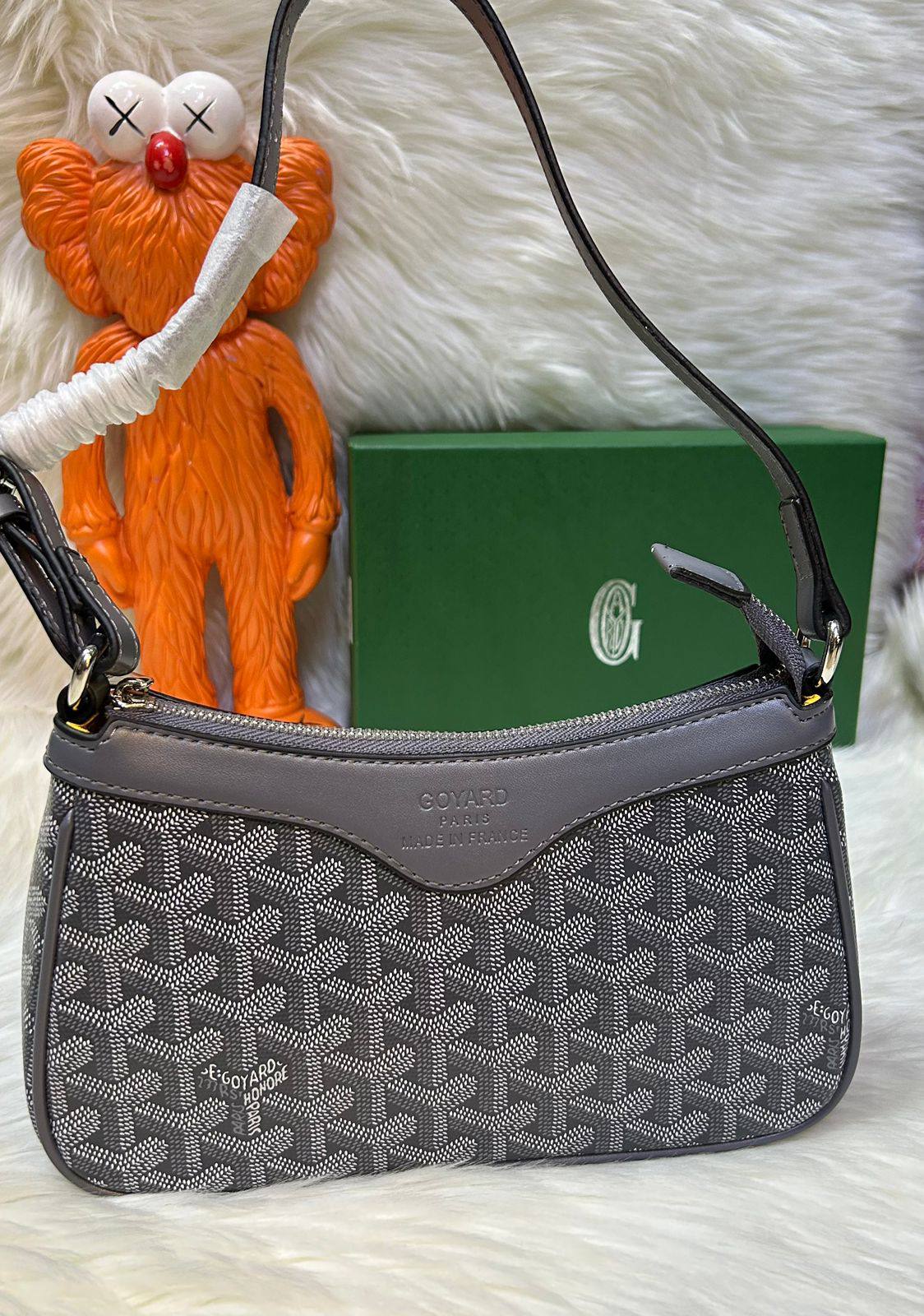 Goyard
good quality, comes 
with box, 

🎁🎁🎁

size... 24 *14 cm
80 dhs❣️

Zain12
♥️♥️♥️