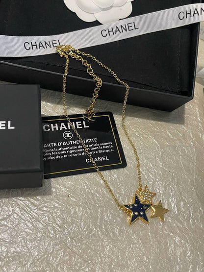 CHANEL❤️‍🔥*
Necklace ✨
Master quality 💯
With normal boxes 🗃️ 
55 dhs💓
With master box 📦 
80 dhs💓

Zain216
♥️♥️♥️