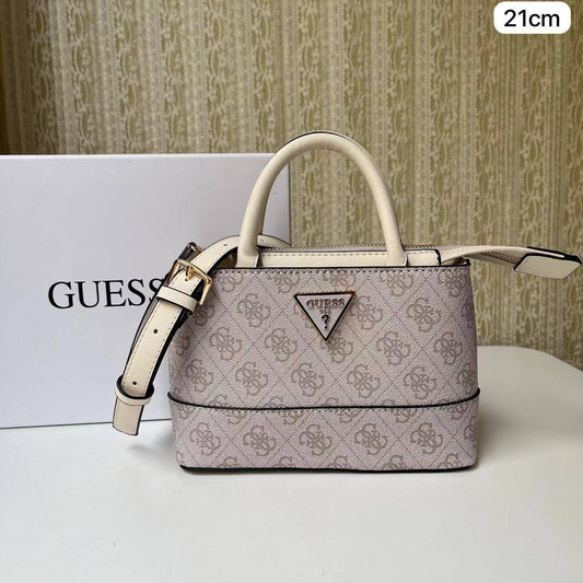 ❤️ Guess Handbag
1️⃣ First Quality ＋🎁
Size : 23 - 21 * 14 * 7 cm
80 dhs✅

with box🎁

Zain115
♥️♥️♥️