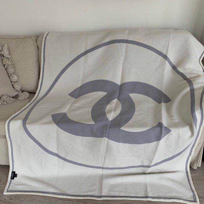 New collection 
Master 
Throw blanket in Merinos wool and cashmere (90%
rinos wool, 10% cashmere)
Size 135*170
👉🏽Blanket 
140 dhs🪙🌨️
👉🏽Pillows with feeling
80 dhs🪙🌨️

Zain99
♥️♥️♥️