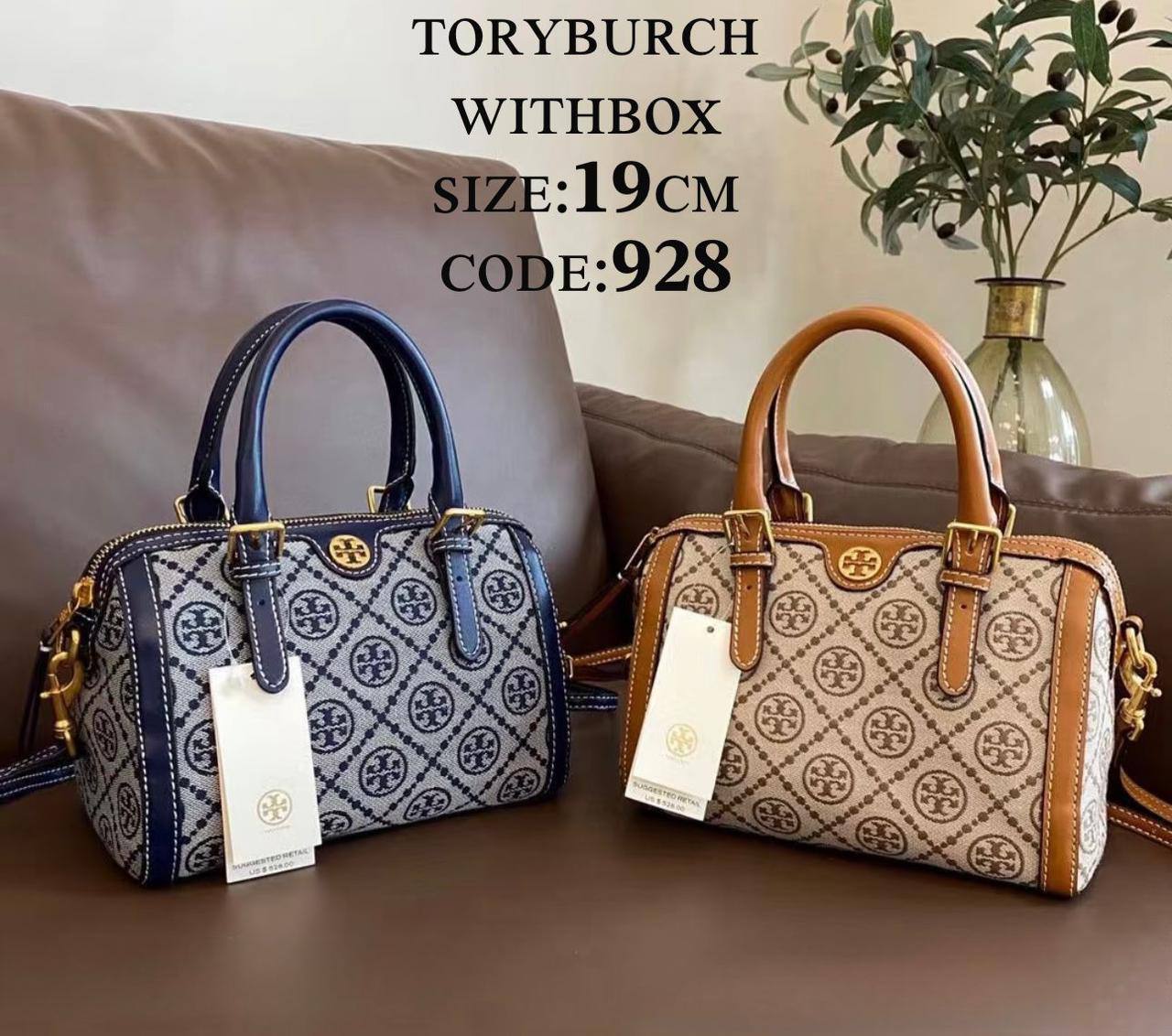 Tory Burch
ᴍɪɴɪ ʙᴀʀʀᴇʟ ʙᴀɢ 
ᴛᴏᴘ ʜᴀɴᴅʟᴇ ᴄʀᴏssʙᴏᴅʏ ʙᴀɢ

ᴡɪᴛʜʙᴏx
🎁🎁🎁

ʟᴇᴀᴛʜᴇʀ 
sɪᴢᴇ:19ᴄᴍ
90 dhs🪙🖤

Zain56
♥️♥️♥️