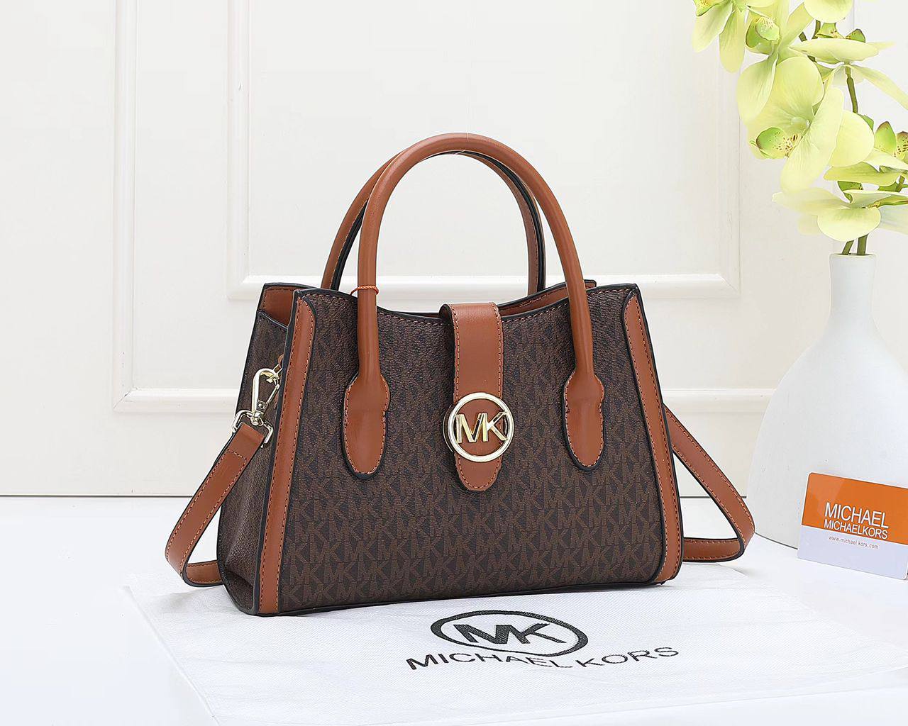 MK 
95 dhs🇦🇪🇦🇪
size 24×10×17cm

Zain213
♥️♥️♥️