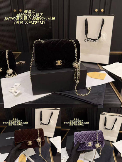 Chanel

With box  
🎁🎁🎁

Size 20cm

230 dhs❤️

Zain189
♥️♥️♥️