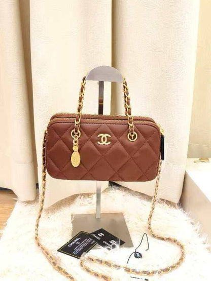 Chanel

90 dhs🪙 
with box 
🎁🎁🎁

high quality  

21cm

Zain26
♥️♥️♥️