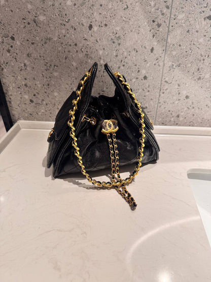 Chanel

Best quality

With box’s
🎁🎁🎁

115 dhs🗽
size 20cm

Zain158
♥️♥️♥️