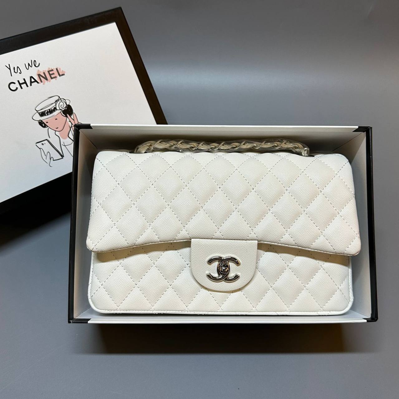 CHANEL 
GOOD QUALITY 
WITH BOX
🎁🎁🎁

120 dhs✅

Zain39
♥️♥️♥️