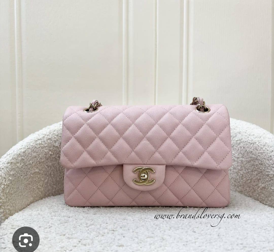 Chanel

withbox 
🎁🎁🎁

110 dhs🪙🌨️

Zain143
♥️♥️♥️