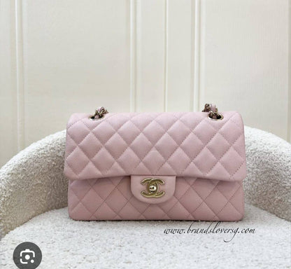 Chanel

withbox 
🎁🎁🎁

110 dhs🪙🌨️

Zain143
♥️♥️♥️