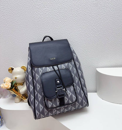 Dior 
BACKPACK 
GOOD QUALITY
110 dhs💓

Zain250
♥️♥️♥️