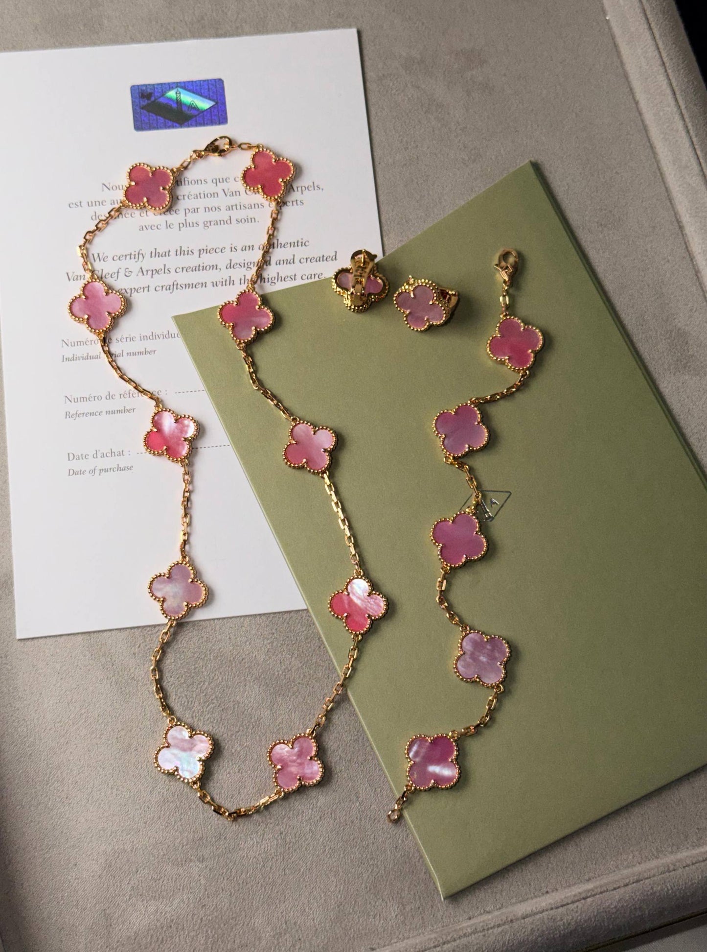 *Van Cleef & Arpels*  💚
* Full Set Pink with ChmpionGold (Alhambra)⬆️
* Necklace 10 Motifs , Earings 1 Motif & Bracelet 5 Motifs 
* ⁠↗️ *Super Master Quality ®️* 
For Price 👇 WTSP Text Zain 0568585901

Zain106
♥️♥️♥️