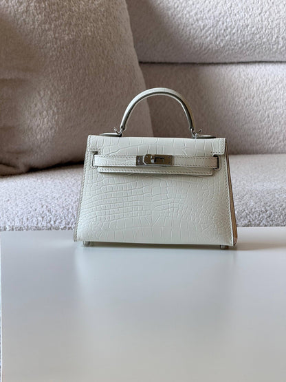 Hermes

minikelly 19cm💕

master quality😍

with box❤️
🎁🎁🎁

550 dhs❣️

Zain52
♥️♥️♥️