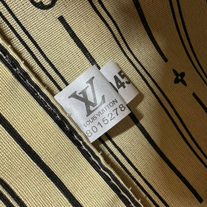 LV
 NEVERFULL 

GOOD QUALITY WITH BOX 🎁
100 dhs✅

Zain295
♥️♥️♥️