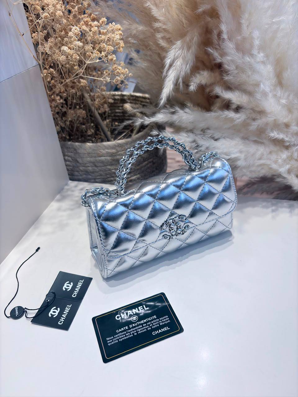 Chanel
100 dhs💓

Zain107
♥️♥️♥️
