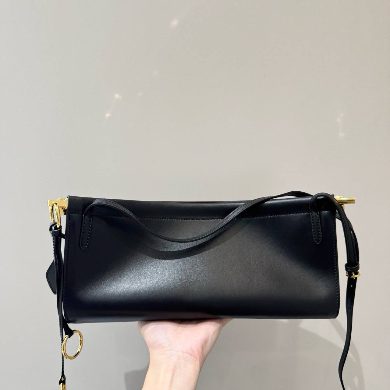 Chanel

130 dhs
High-quality 

With magnetic box

Zain35 
Zain26
♥️♥️♥️