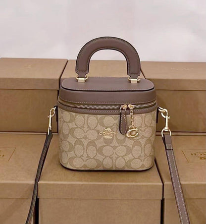 COACH  

MACK UP BOX 

RESTOCK 

HIGH QUALITY 

WITH BOX 
100 dhs🇦🇪🇦🇪

Zain295
♥️♥️♥️