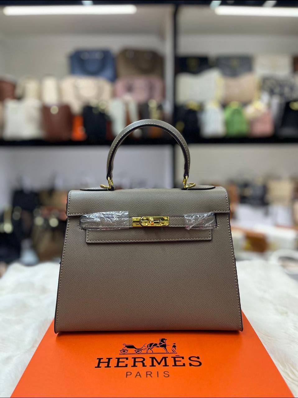HERMES 
GOOD QUALITY 💯
105 dhs🗽

WITH BOX 📦

Zain28
♥️♥️♥️