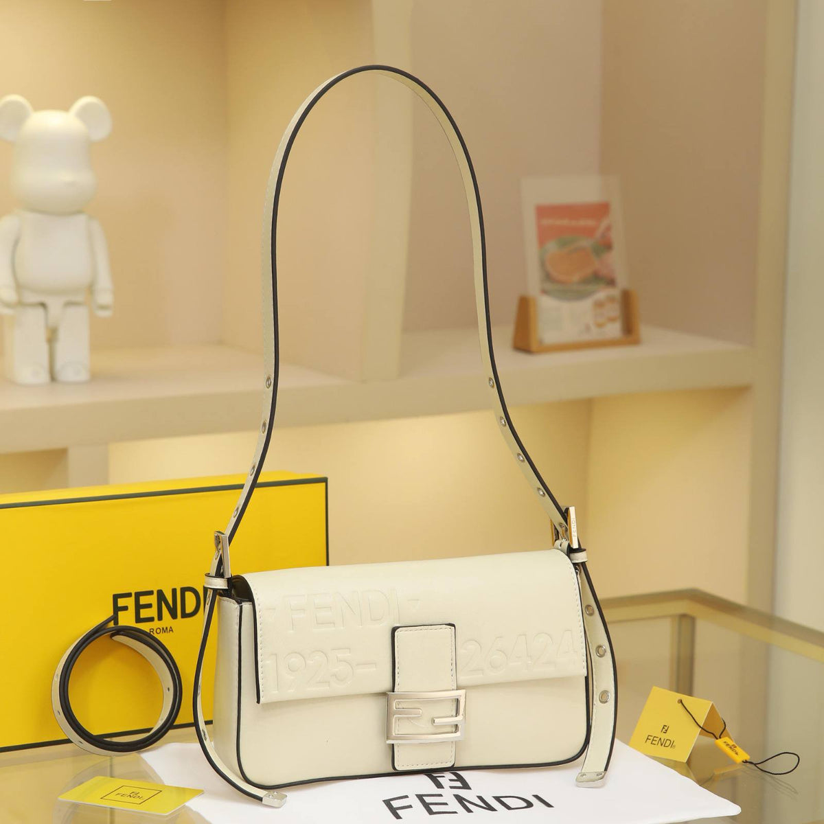 FENDI

Best quality 
with box

130 dhs🇦🇪🇦🇪


size 25CM

Zain290
♥️♥️♥️