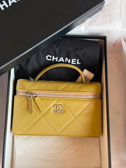 CHANEL
𝐕𝐚𝐧𝐢𝐭𝐲 𝐁𝐚𝐠 𝐖𝐢𝐭𝐡 𝐂𝐡𝐚𝐢𝐧 
950 dhs✅
Full Packge Super Master

ETAG4
♥️♥️♥️