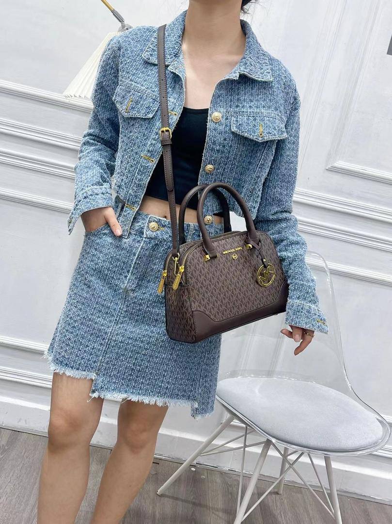 Bags
90 dhs✅
high quality

Zain26
♥️♥️♥️