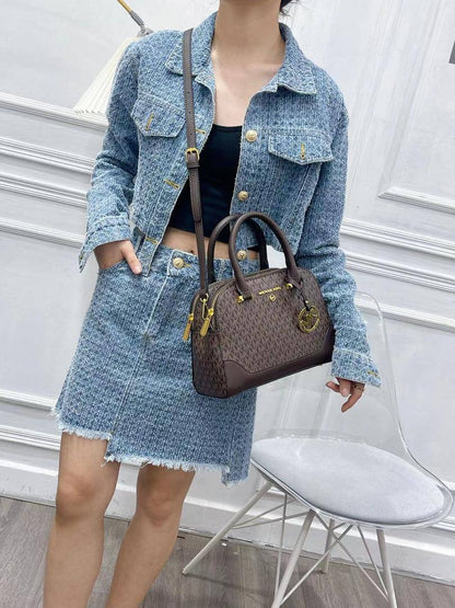 Bags
90 dhs✅
high quality

Zain26
♥️♥️♥️