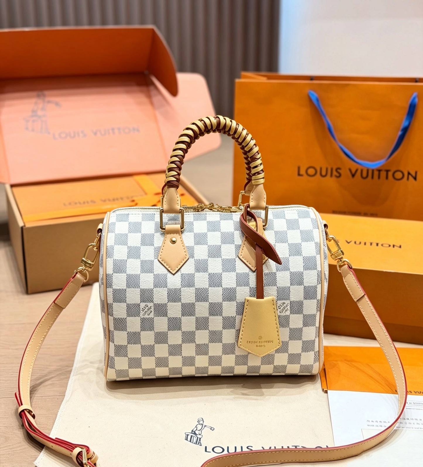 LV
SPEEDY NEW DESIGN 
MASTER QUALITY 
WITH BOX
250 dhs✅
25CM

Zain295
♥️♥️♥️