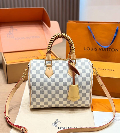 LV
SPEEDY NEW DESIGN 
MASTER QUALITY 
WITH BOX
250 dhs✅
25CM

Zain295
♥️♥️♥️