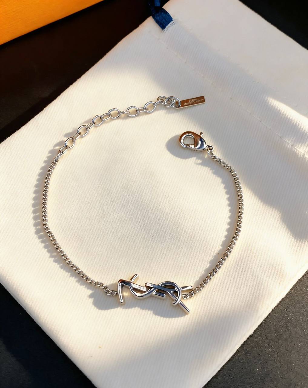 EACH BRACELET 
MASTER QUALITY💫✨
50 DHS🇦🇪
WITH BOX AND PAPER BAG 🎁🛍️

Zain89
♥️♥️♥️