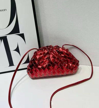BOTTEGA NEW CAME GOOD QUALITY WITH BOX 
100 dhs🇦🇪🇦🇪

Zain295
♥️♥️♥️