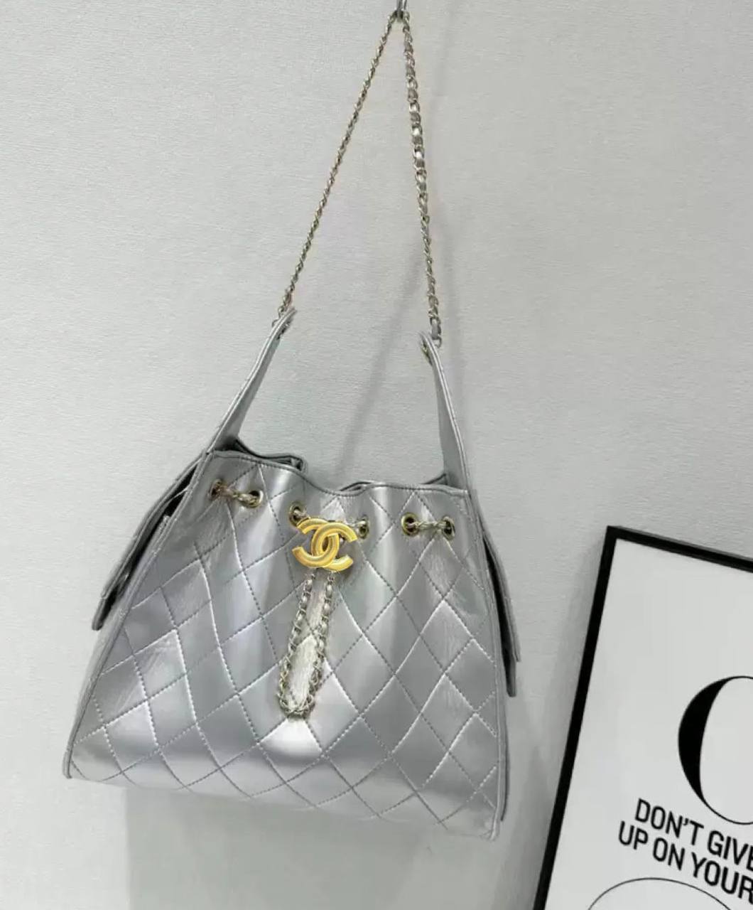 CHANEL 
GOOD QUALITY 
120 dhs✅
28cm

Zain39
♥️♥️♥️