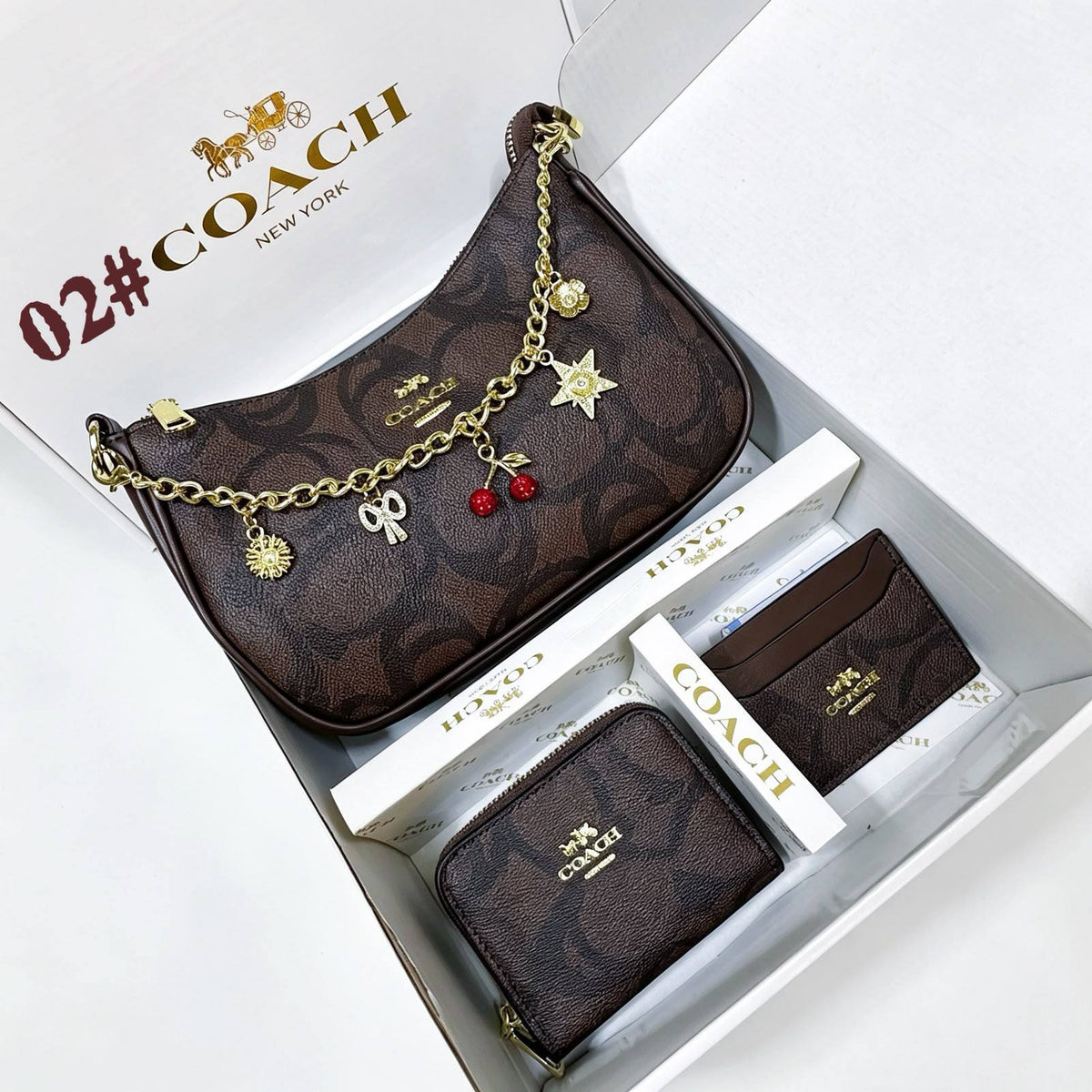 Coach Full Set
3 in1

With Box 

125 dhs 

Zain250
♥️♥️♥️