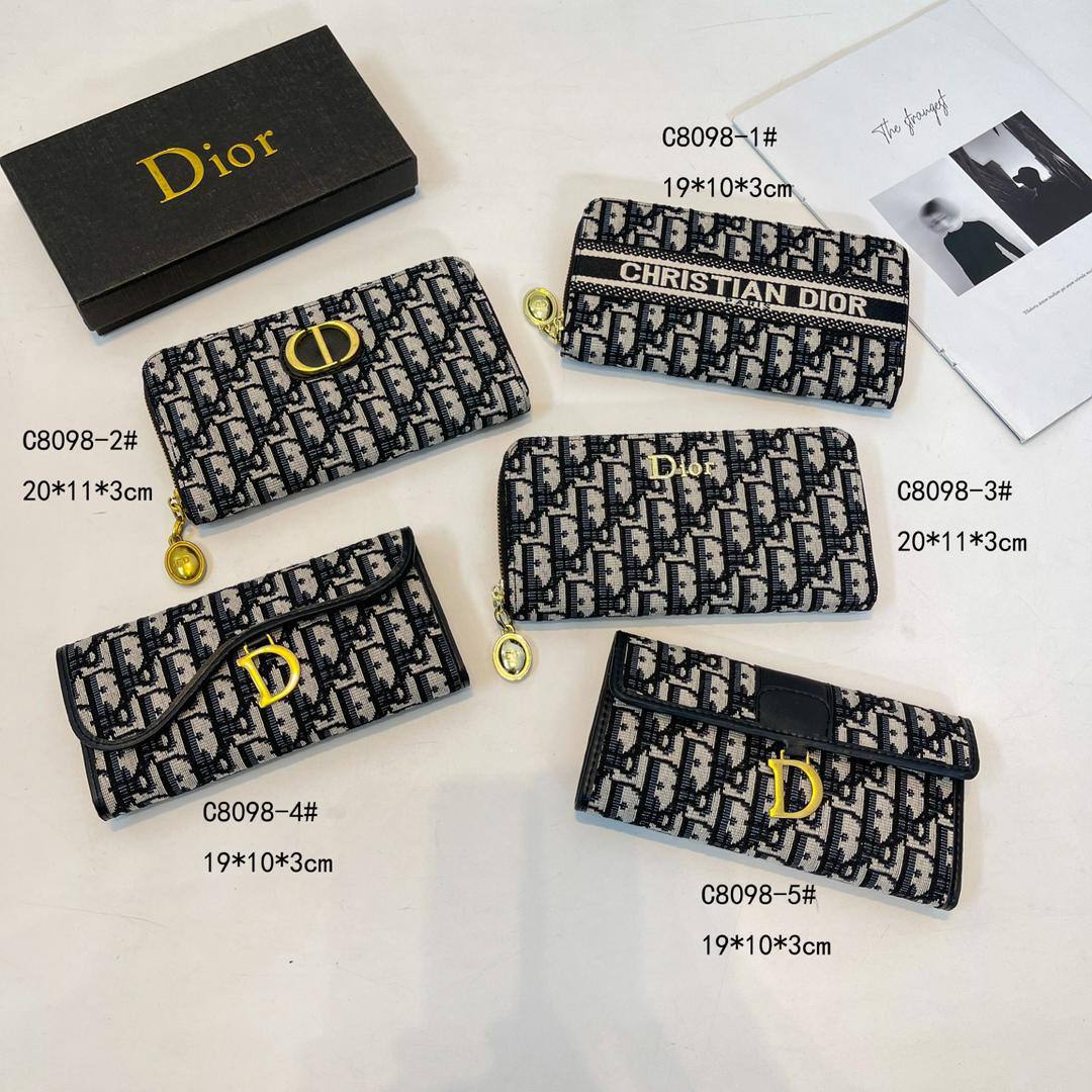 Dior 

45 dhs🪙💕

with box
🎁🎁🎁

Zain44
♥️♥️♥️