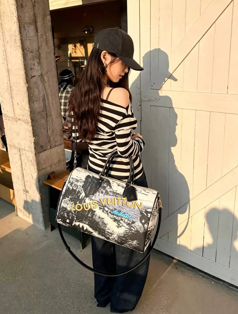 LOUIS VUITTON 

TRAVLLING  BAG


NEW DESIGN 

MASTER QUALITY 

250 DHS……(with leather)

Zain295
♥️♥️♥️