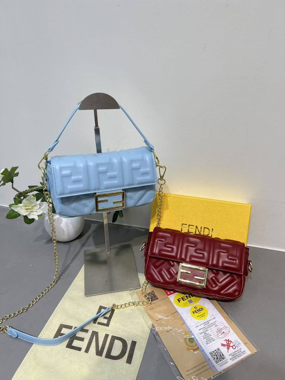 Fendi
with box
🎁🎁🎁

65 dhs✅

Zain232
♥️♥️♥️