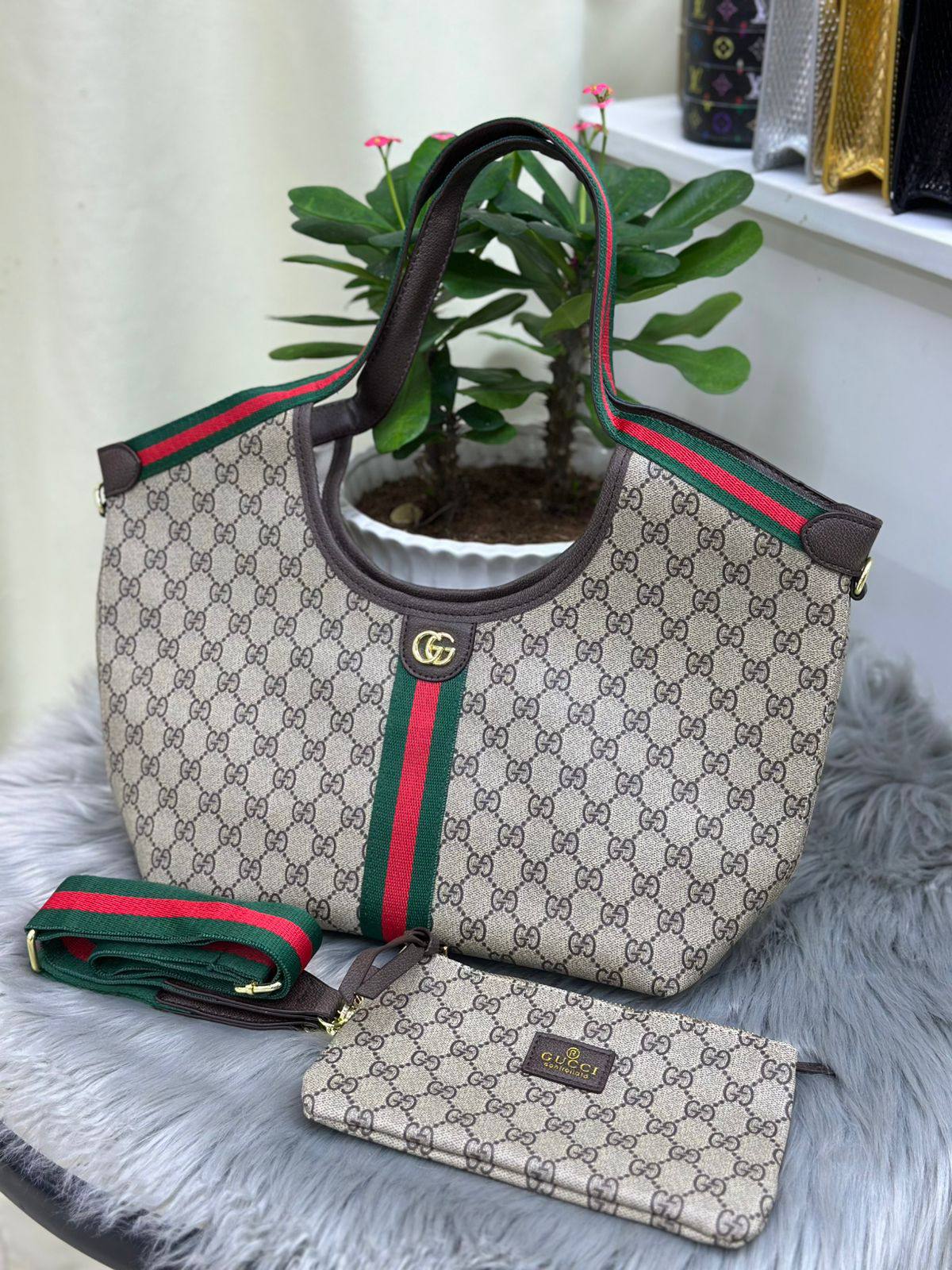 GUCCI
SIZE……….28CM
95 dhs❣️

Zain244
♥️♥️♥️