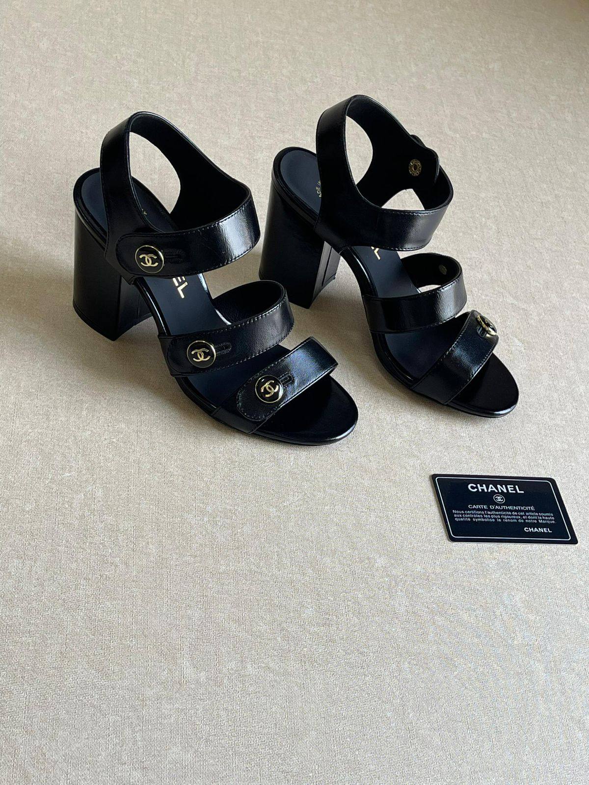 CHANEL 
SuperMaster Quality 💯
480 dhs🌺
Size:36-41💥

Zain171
♥️♥️♥️