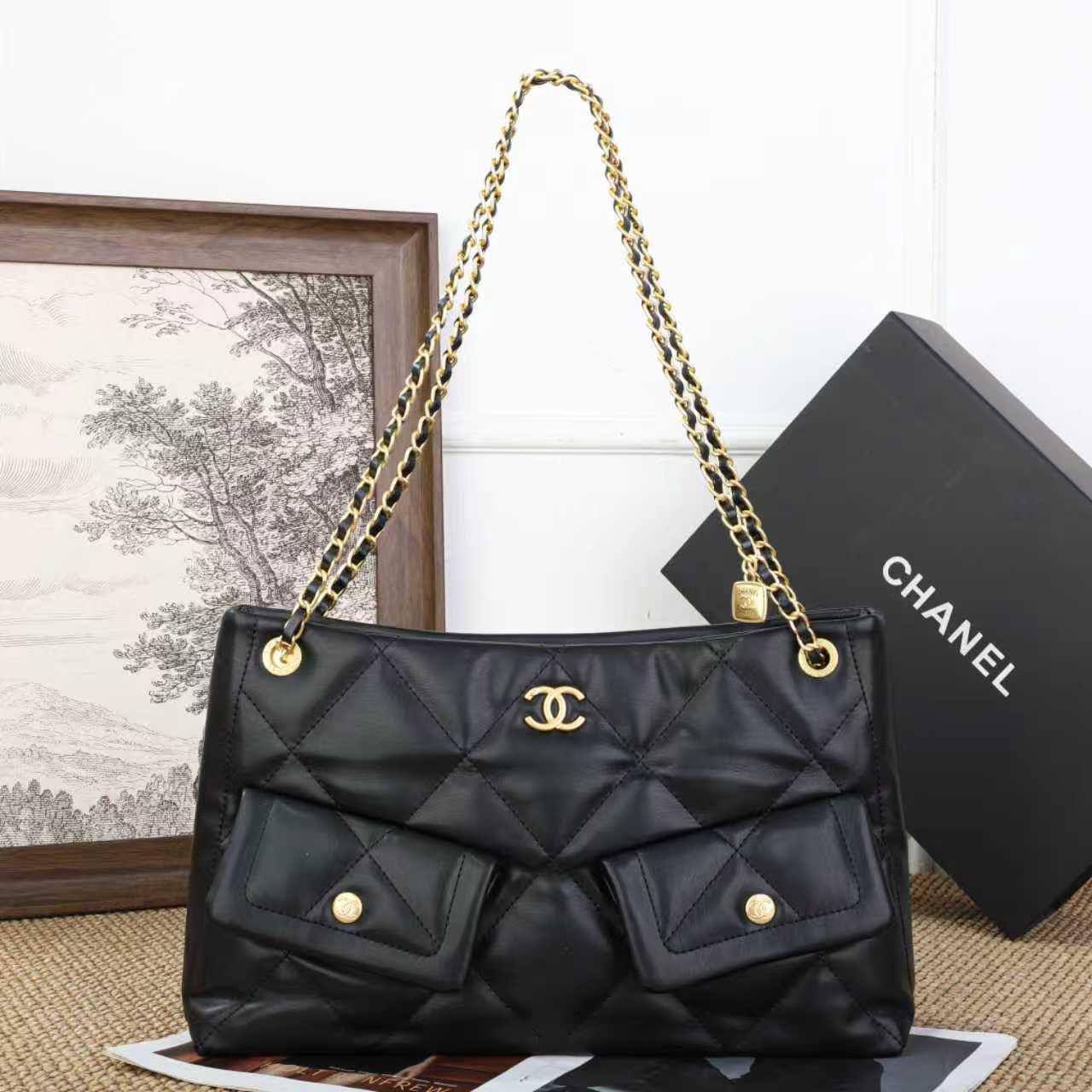 CHANEL NEW CAME 
HIGH QUALITY 
110 dhs🇦🇪🇦🇪
Size:38cm

Zain295
♥️♥️♥️