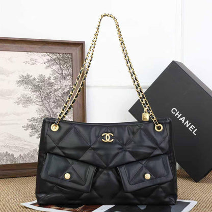 CHANEL NEW CAME 
HIGH QUALITY 
110 dhs🇦🇪🇦🇪
Size:38cm

Zain295
♥️♥️♥️
