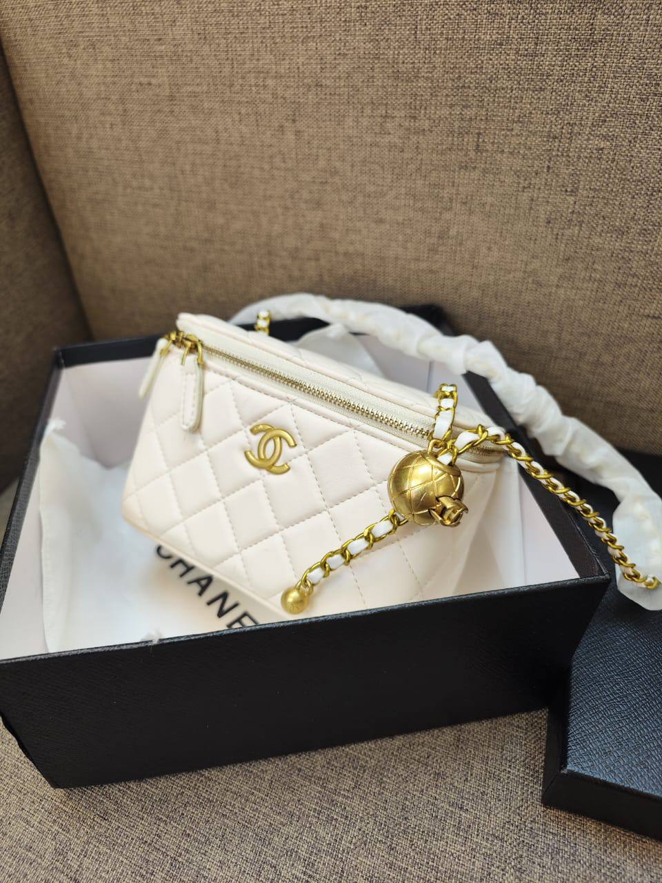 Chanel

LV

95 dhs🇦🇪🇦🇪
with box 
high quality

Zain26
♥️♥️♥️