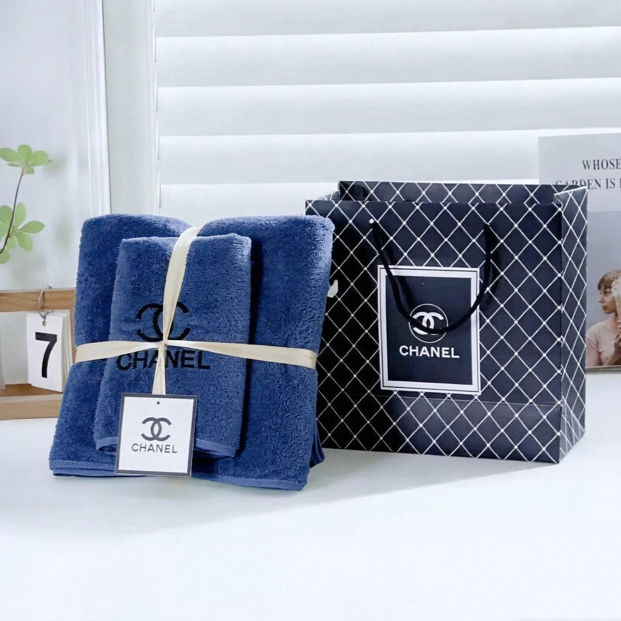 Towel new came good quality 
with paper bag 
45 dhs🇦🇪🇦🇪

Zain39
♥️♥️♥️