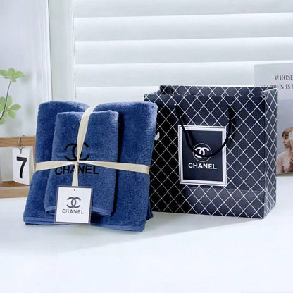 Towel new came good quality 
with paper bag 
45 dhs🇦🇪🇦🇪

Zain39
♥️♥️♥️