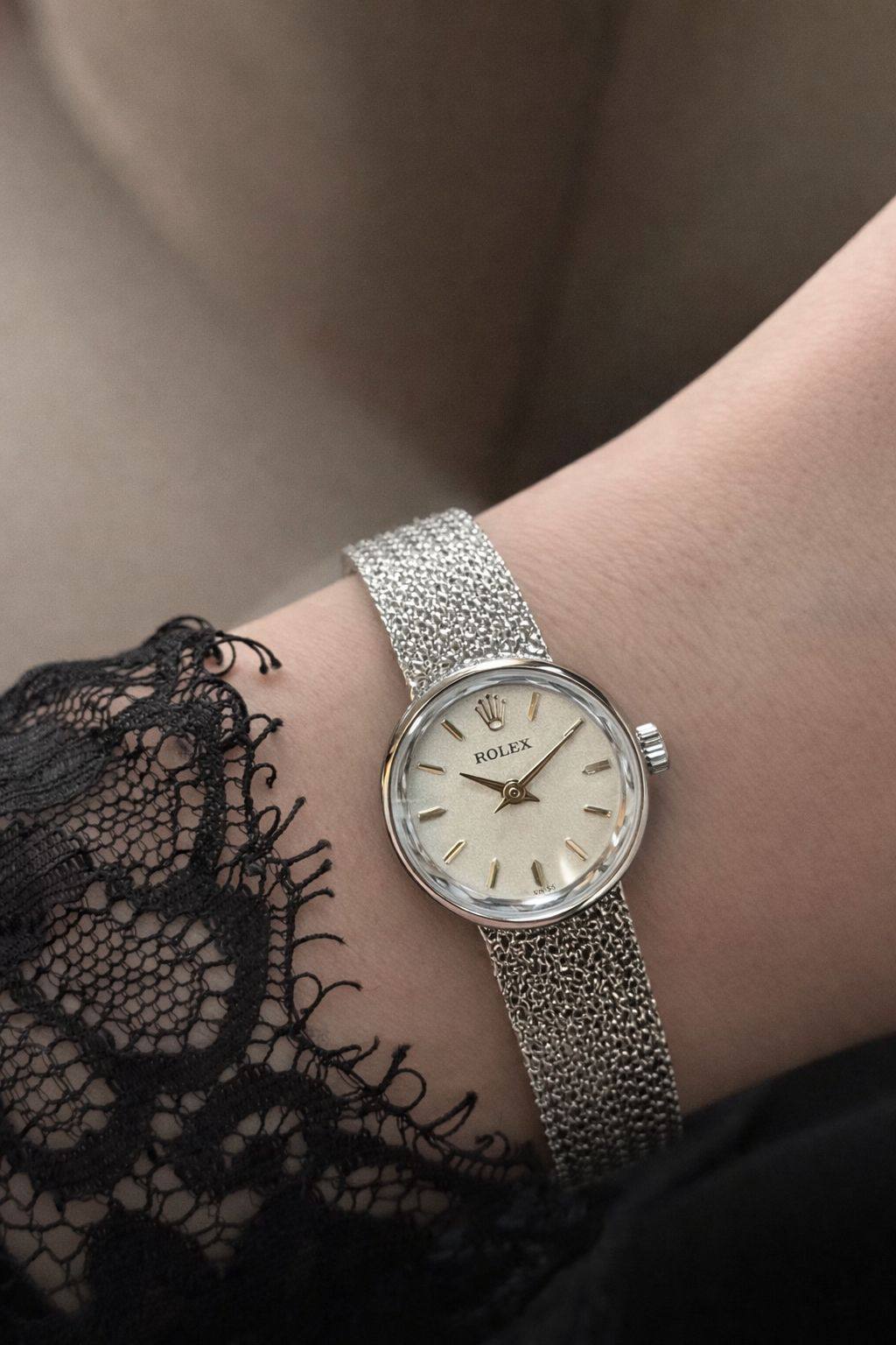 Rolex watch for ladies 
good quality 
260 dhs🗽

Zain59
♥️♥️♥️
